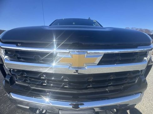 Used 2022 Chevrolet Silverado 1500 LT AWD/4WD image 32