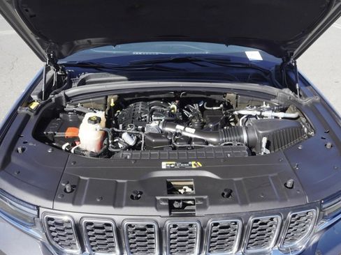 Certified 2022 Jeep Grand Cherokee Laredo w/ Luxury Tech Group I image 28