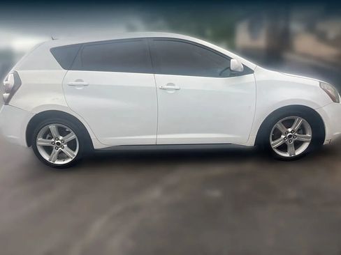 Used 2009 Pontiac Vibe w/ Preferred Package FWD image 6