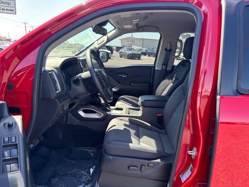 Used 2025 Nissan Frontier SV AWD/4WD image 10