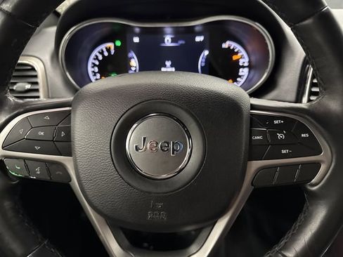 Used 2019 Jeep Grand Cherokee Altitude image 16