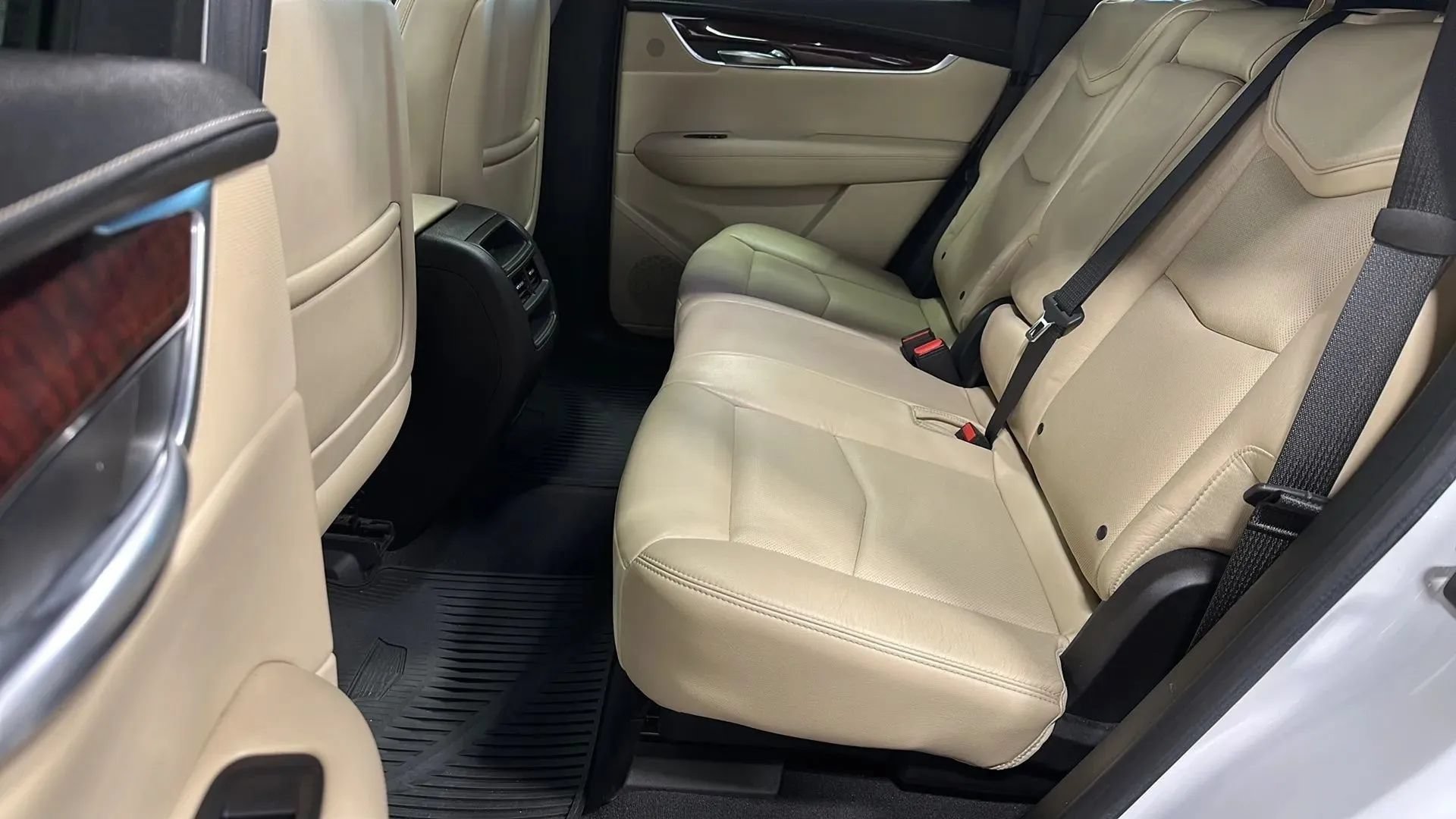 Used 2017 Cadillac XT5 Luxury w/ Driver Awareness Package AWD/4WD image 11