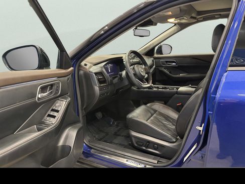 Used 2021 Nissan Rogue Platinum image 10