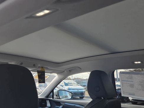 New 2026 Volkswagen Tiguan SE image 13