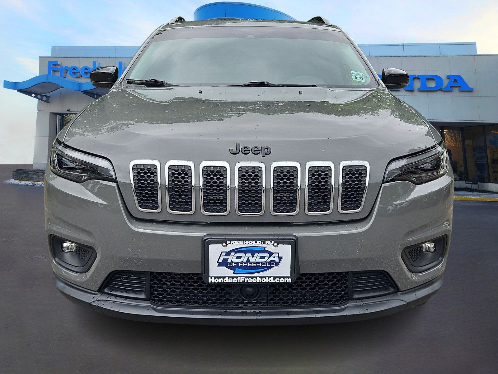 Used 2022 Jeep Cherokee Latitude Lux w/ Mopar Interior Package AWD/4WD image 2