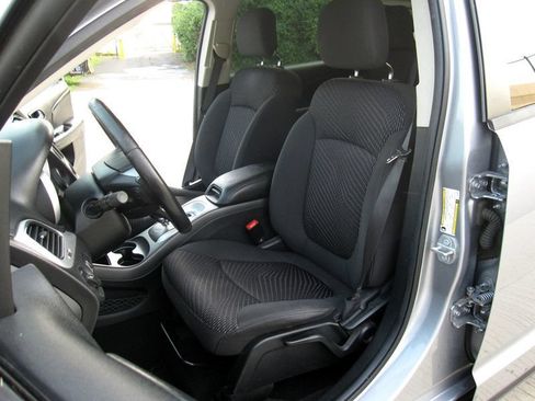 Used 2018 Dodge Journey SE FWD image 18