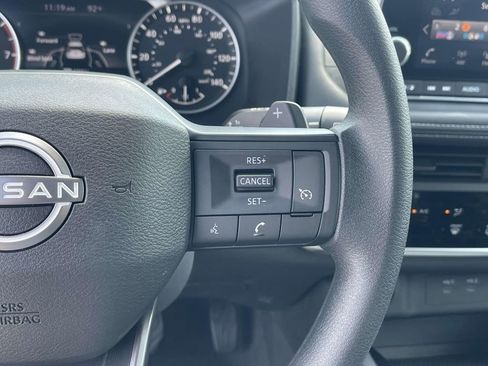 Used 2025 Nissan Rogue S image 17