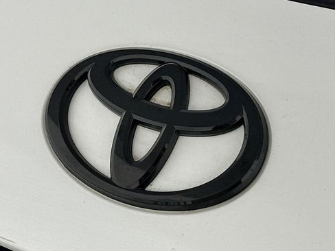 Used 2025 Toyota Camry XSE FWD image 36