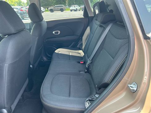 Used 2015 Kia Soul + FWD image 10