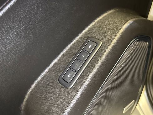 Used 2019 Chevrolet Suburban LT image 21