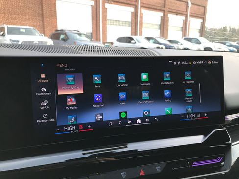 Used 2024 BMW 530i xDrive w/ Premium Package image 22