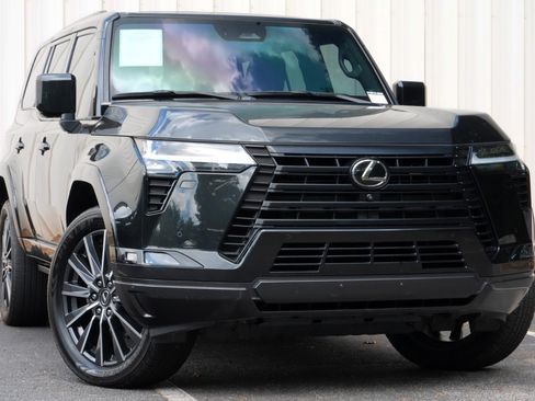 Used 2024 Lexus GX 550 w/ Cold Area Package AWD/4WD image 4