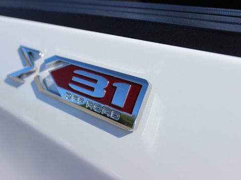 Used 2023 GMC Sierra 1500 SLE w/ X31 Off-Road Package AWD/4WD image 4