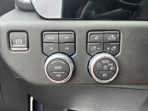 New 2026 GMC Sierra 2500 SLT AWD/4WD image 24