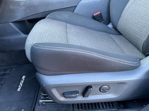 Used 2023 Nissan Rogue SV image 15