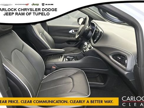 Used 2026 Chrysler Pacifica Limited FWD image 40