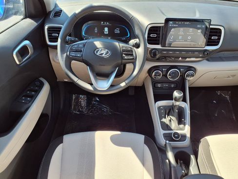 Used 2025 Hyundai Venue SEL FWD image 2