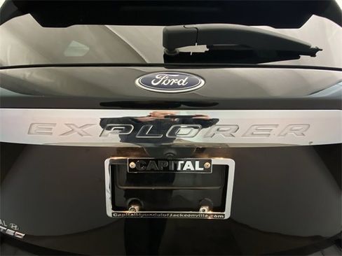 Used 2020 Ford Explorer Limited w/ Class III Trailer Tow Package image 28