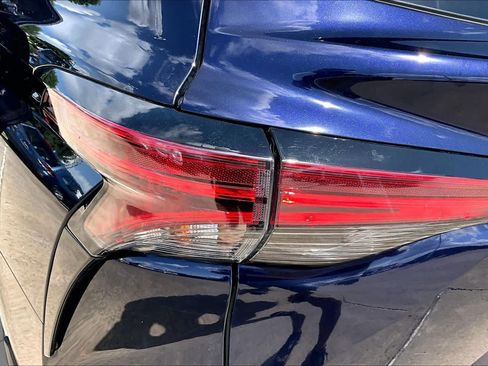 Used 2021 Toyota Sienna XLE FWD image 28