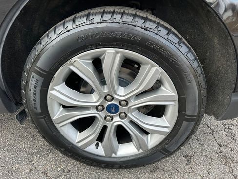 Used 2019 Ford Edge Titanium AWD/4WD image 34