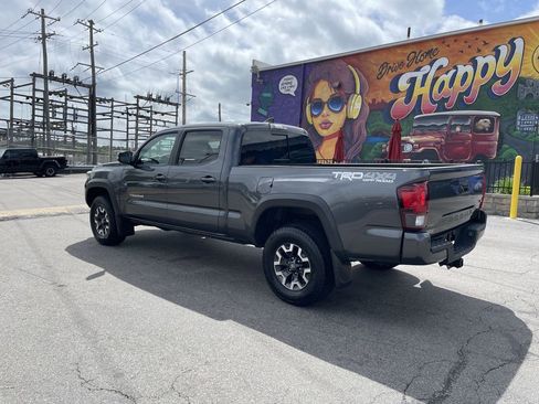 Used 2018 Toyota Tacoma TRD Off-Road w/ Technology Package AWD/4WD image 3