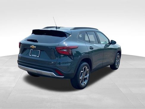 Used 2025 Chevrolet Trax LT FWD image 3