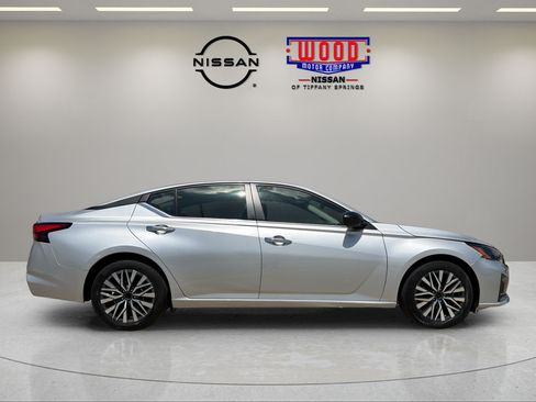 Certified 2024 Nissan Altima 2.5 SV FWD image 2