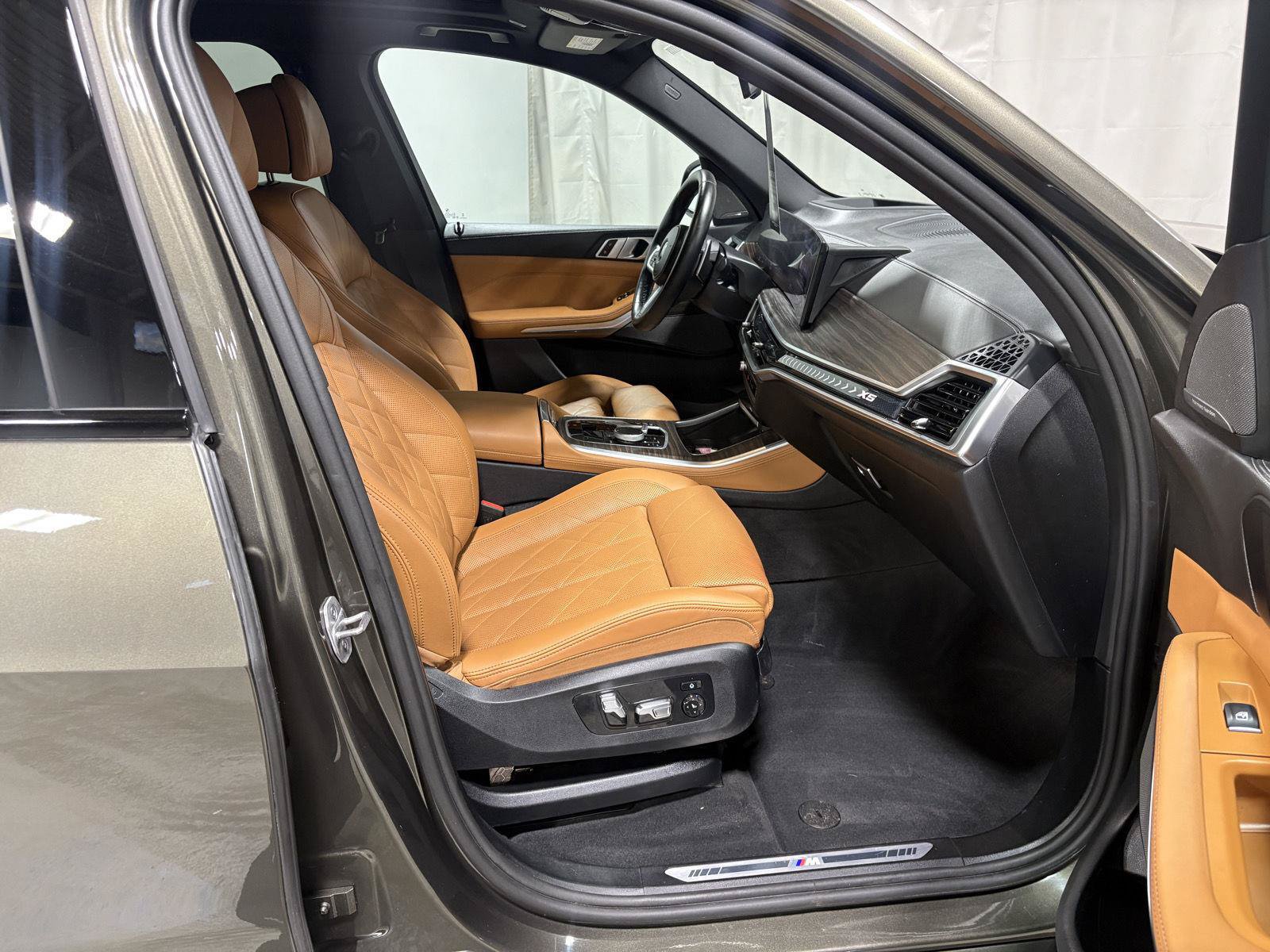 Used 2024 BMW X5 xDrive40i w/ M Sport Package AWD/4WD image 8