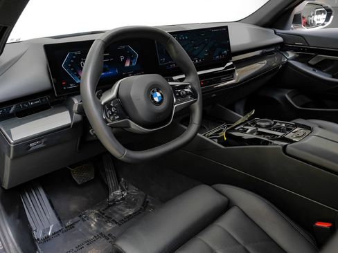 Used 2025 BMW 530i RWD image 3