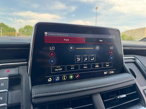 Used 2021 GMC Yukon SLT w/ SLT Luxury Plus Package AWD/4WD image 28