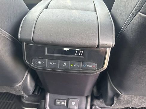 Used 2022 Toyota Highlander Limited AWD/4WD image 29