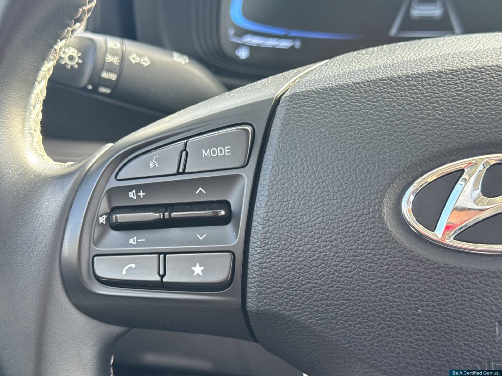 Certified 2025 Hyundai Venue SEL FWD image 63