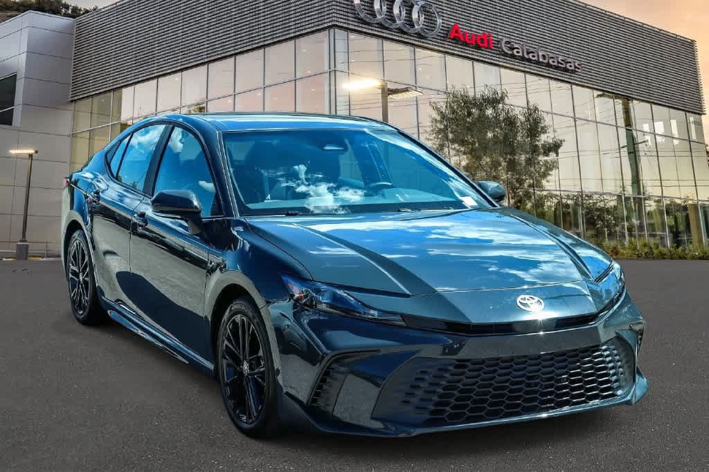 Used 2026 Toyota Camry SE FWD image 3