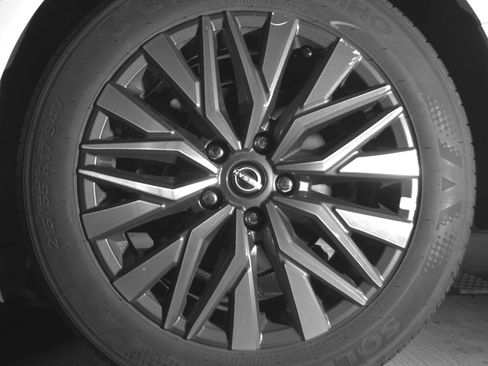 Used 2025 Nissan Altima 2.5 SV FWD image 14