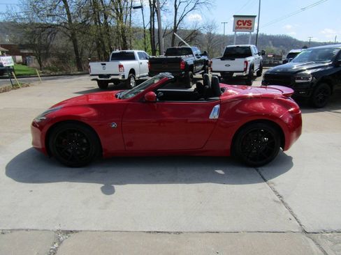 Used 2010 Nissan 370Z Roadster RWD image 5