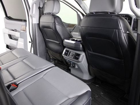 Used 2023 Ford F150 Lariat w/ Trailer Tow Package image 33