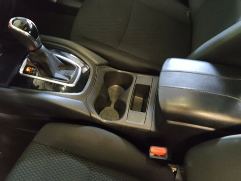 Used 2019 Nissan Rogue Sport S image 26