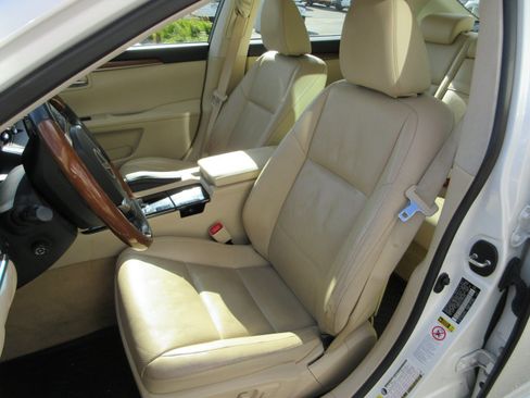 Used 2013 Lexus ES 300h w/ Luxury Pkg FWD image 20