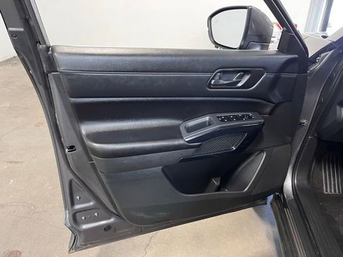 Used 2024 Nissan Pathfinder SV FWD image 23
