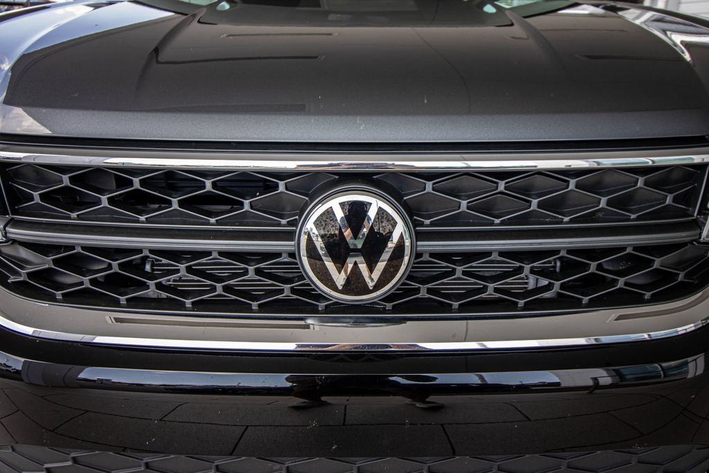 Certified 2023 Volkswagen Taos SE w/ Panoramic Sunroof Package FWD image 8
