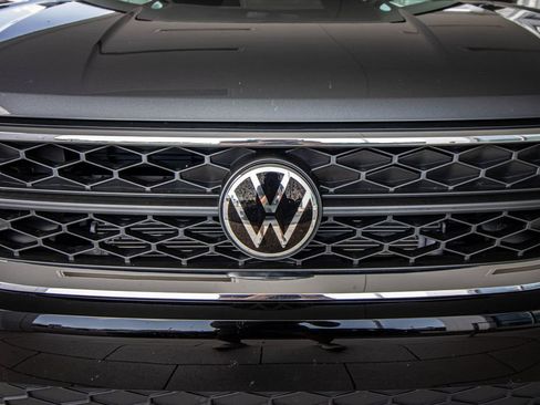 Certified 2023 Volkswagen Taos SE w/ Panoramic Sunroof Package FWD image 8