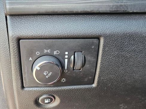 Used 2019 Jeep Grand Cherokee Altitude AWD/4WD image 16