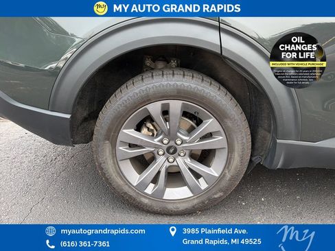 Used 2022 Ford Explorer XLT w/ Equipment Group 202A AWD/4WD image 32