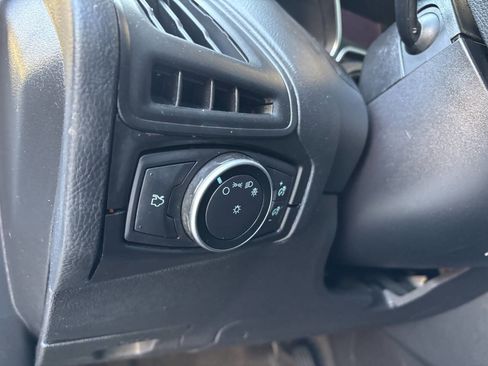 Used 2018 Ford Focus SE image 26