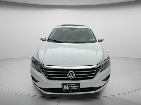 Used 2022 Volkswagen Passat 2.0T SE FWD image 5