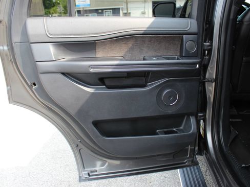 Used 2019 Ford Expedition Limited w/ Equipment Group 301A AWD/4WD image 19