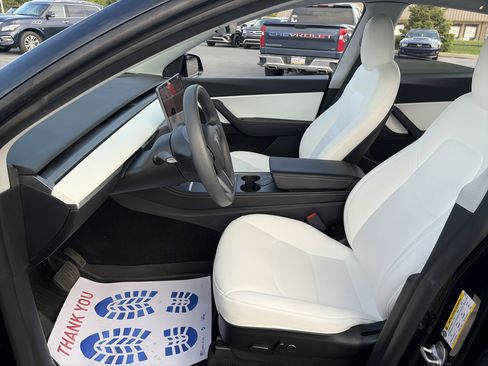 Used 2021 Tesla Model Y Long Range image 20