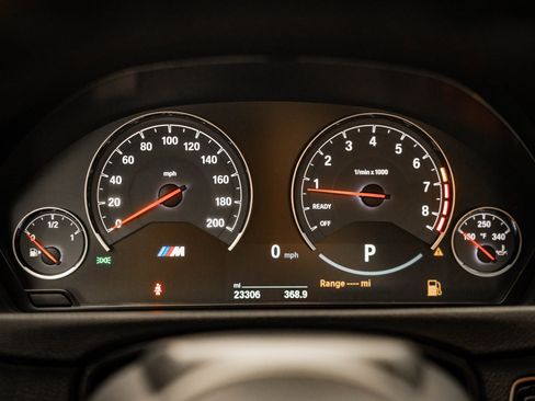 Used 2018 BMW M4 image 32