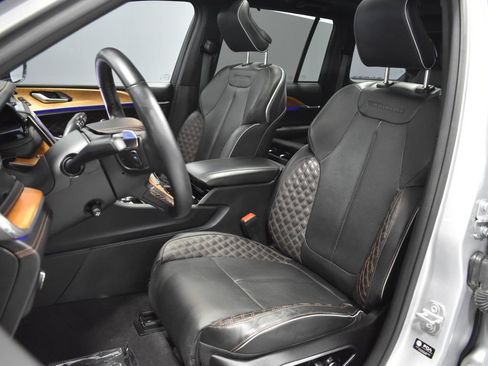 Used 2022 Jeep Grand Cherokee Summit AWD/4WD image 5