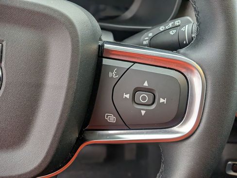 Used 2025 Volvo XC40 B5 Core image 23